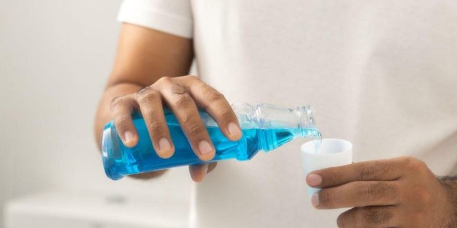 The many dangers of using mouthwash for bad breath