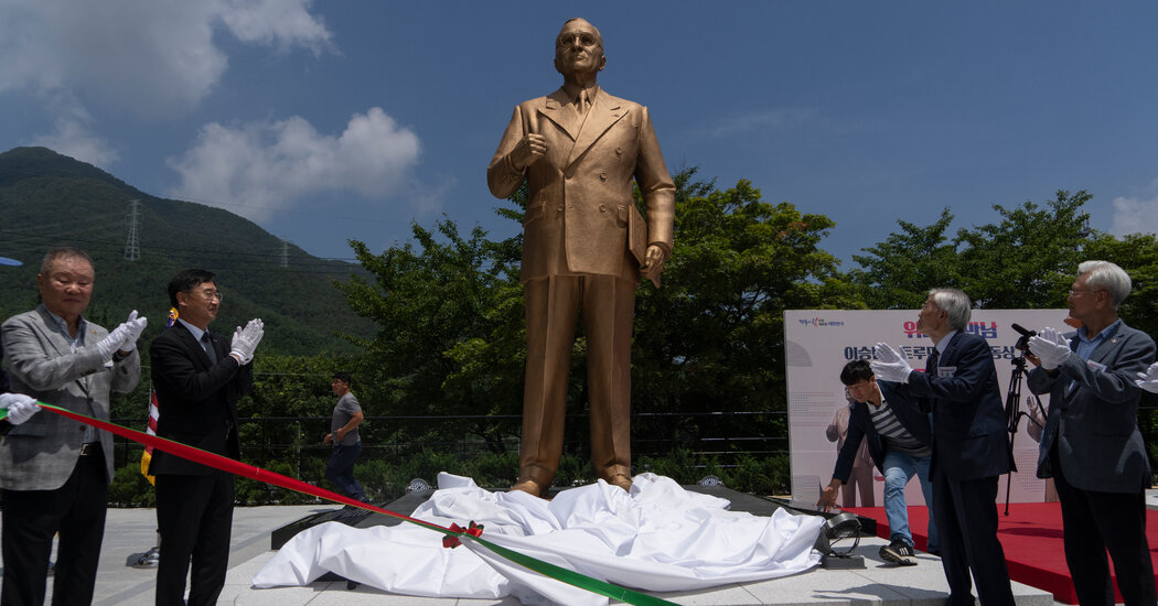 Video: South Korea Unveils Harry Truman Statue