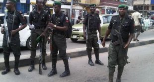 Woman arrested for flogging and pouring water on her aged nak3d mother in Anambra