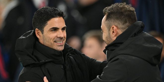 Arsenal manager Mikel Arteta (L) and Brighton head coach Roberto De Zerbi (R) ahead of the English Premier League football match between Brighton and Hove Albion and Arsenal at the American Express Community Stadium in Brighton, southern England on December 31, 2022