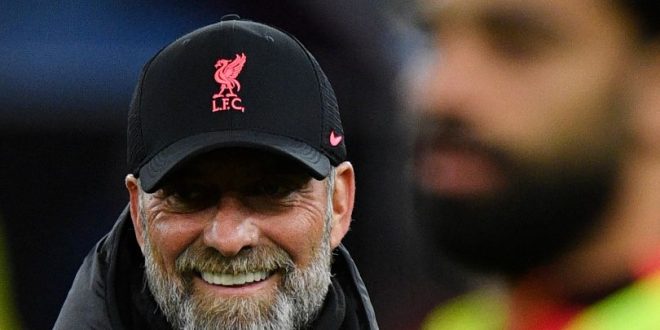 Liverpool manager Jurgen Klopp and forward Mohamed Salah ahead of a game against Aston Villa in December 2022.