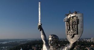 Ukraine Replaces Soviet Emblem on Kyiv’s Motherland Monument