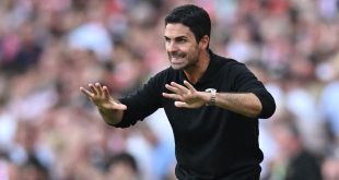 Arsenal manager Mikel Arteta gestures during his side