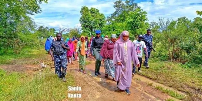 Bauchi first lady forced to walk in mud water as her convoy gets trapped in the mud (Photos)