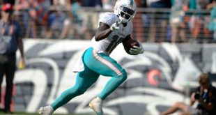 rsz tyreek hill touchdown peace sign miami dolphins