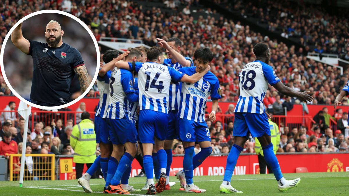 Kaoru Mitoma of Brighton & Hove Albion (2R) joins teammates as they celebrate their 2nd goal during the Premier League match between Manchester United and Brighton & Hove Albion at Old Trafford on September 16, 2023 in Manchester, England. (Photo by Simon Stacpoole/Offside/Offside via Getty Images)