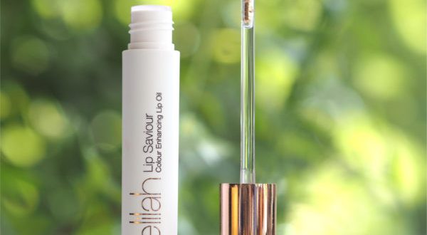 Delilah Lip Saviour Colour Enhancing Lip Oil Review | British Beauty Blogger