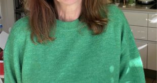 Friday Treat: Green H&M Sweater | British Beauty Blogger