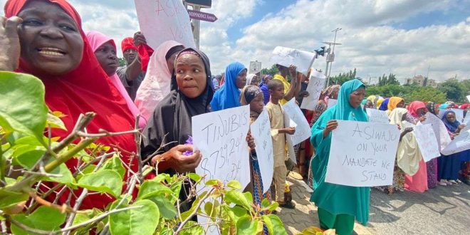 Group of women in support of President Tinubu spotted outside the presidential election tribunal (photos)