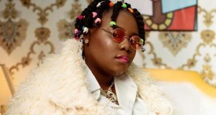 Here's what Teni wants written on her grave when she passes away