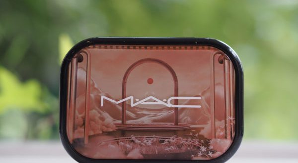 MAC Connect In Colour Embedded In Burgundy Palette Review | British Beauty Blogger
