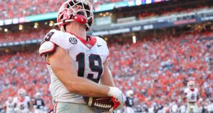 No. 1 Georgia sneaks past Auburn with late touchdown