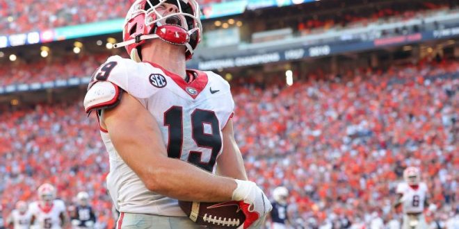 No. 1 Georgia sneaks past Auburn with late touchdown