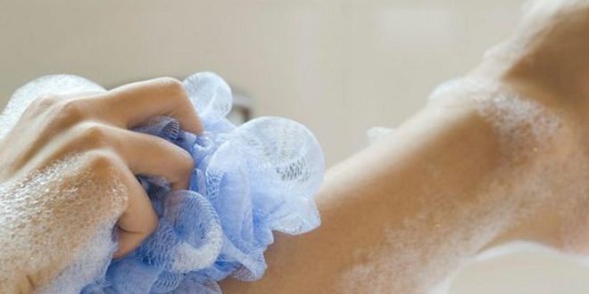 3 reasons you should stop using loofahs to bathe