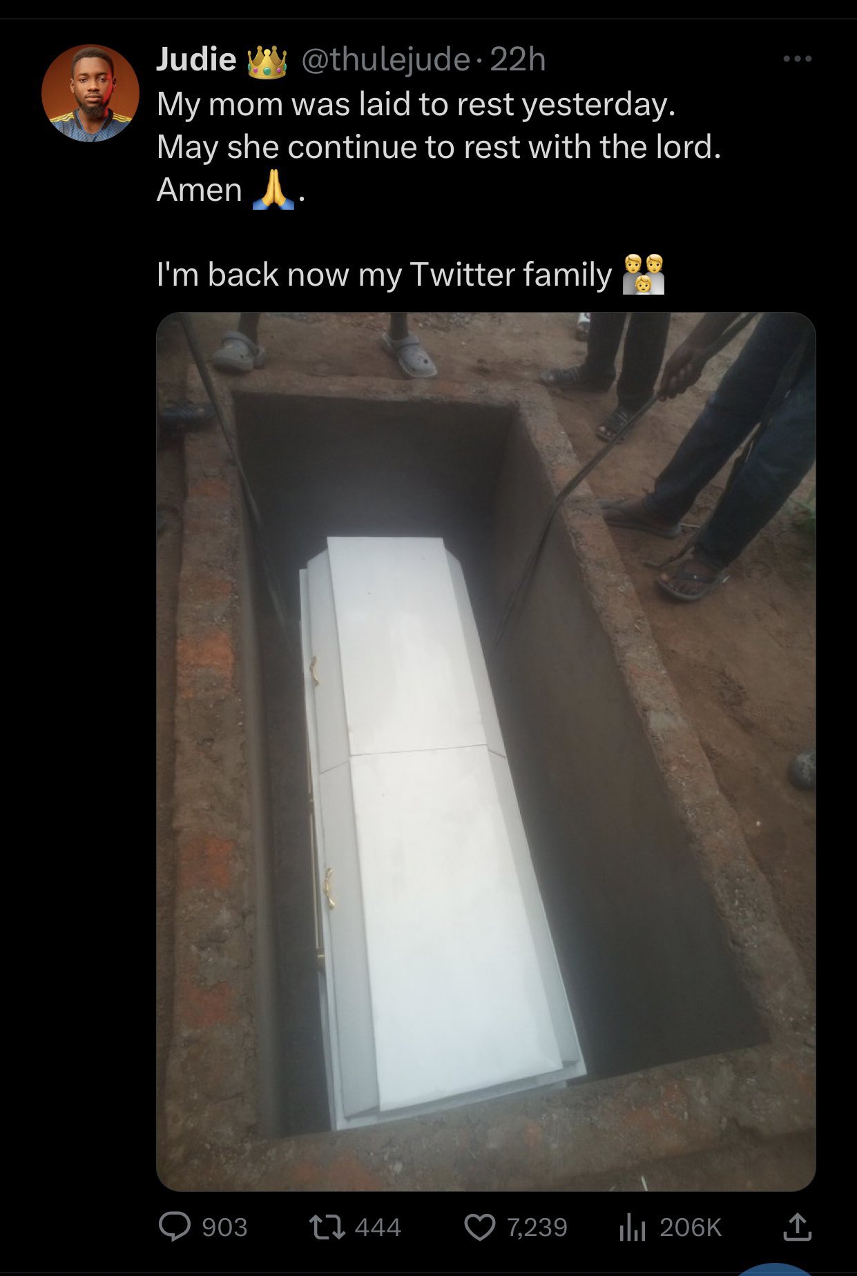Double Wahala for d?adbody as two twitter users claim ownership of a graveside photo