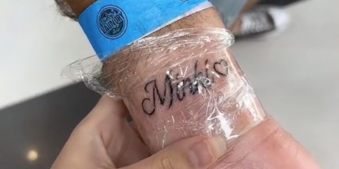 Man gets woman?s name tattooed in exchange for lifetime subscription to her er0tic streaming account (video)