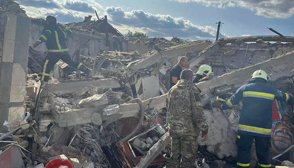 More than 50 killed in Ukraine as Russian bombs grocery store and cafe
