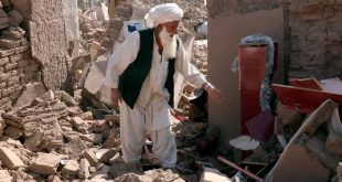 People in quake-hit Afghanistan use shovels, bare hands to pull out victims