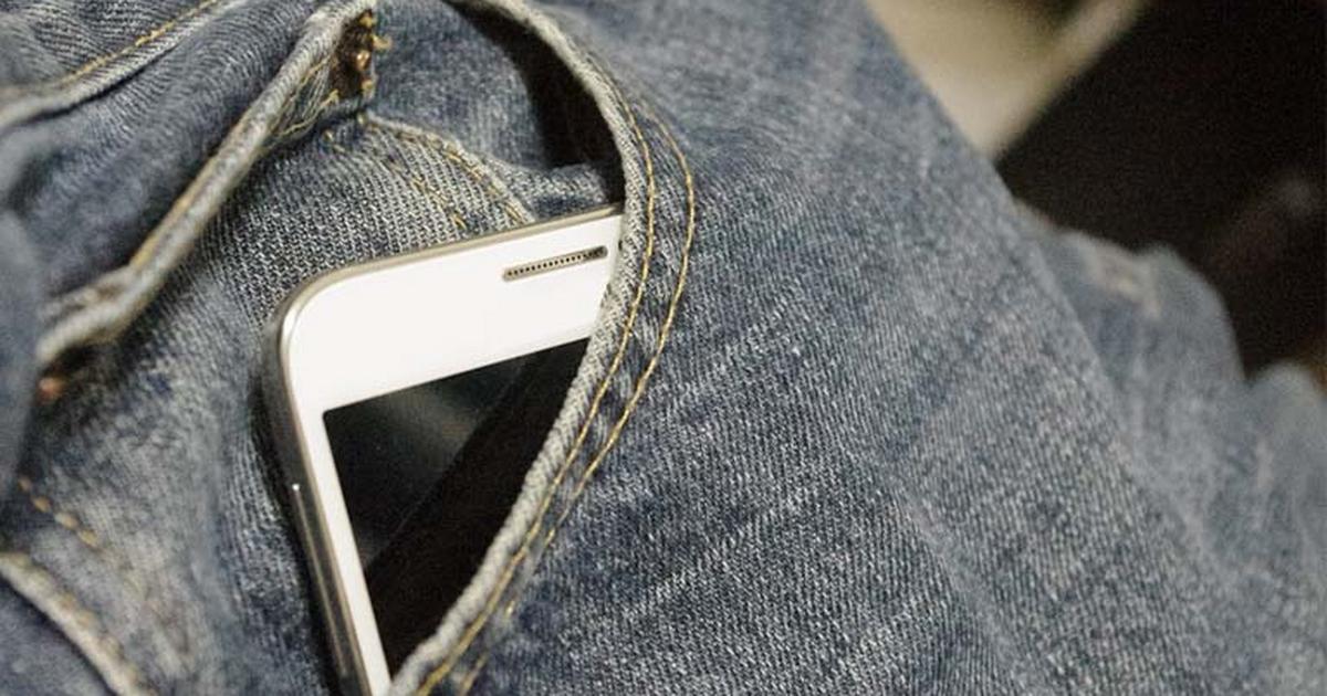 Why men need to stop putting their phones in their pocket