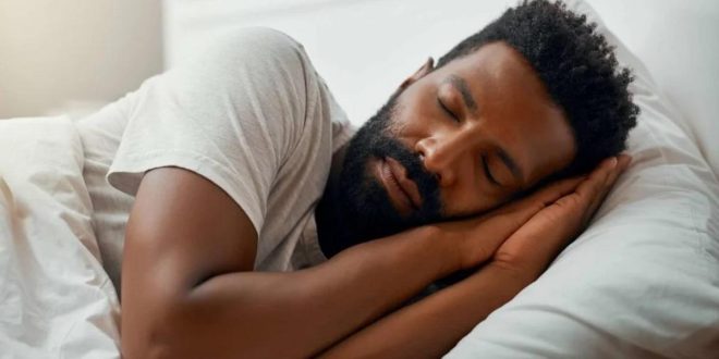 5 health benefits of sleeping on your left side