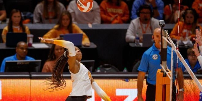 No. 11 Tennessee edges No. 20 Florida in five sets