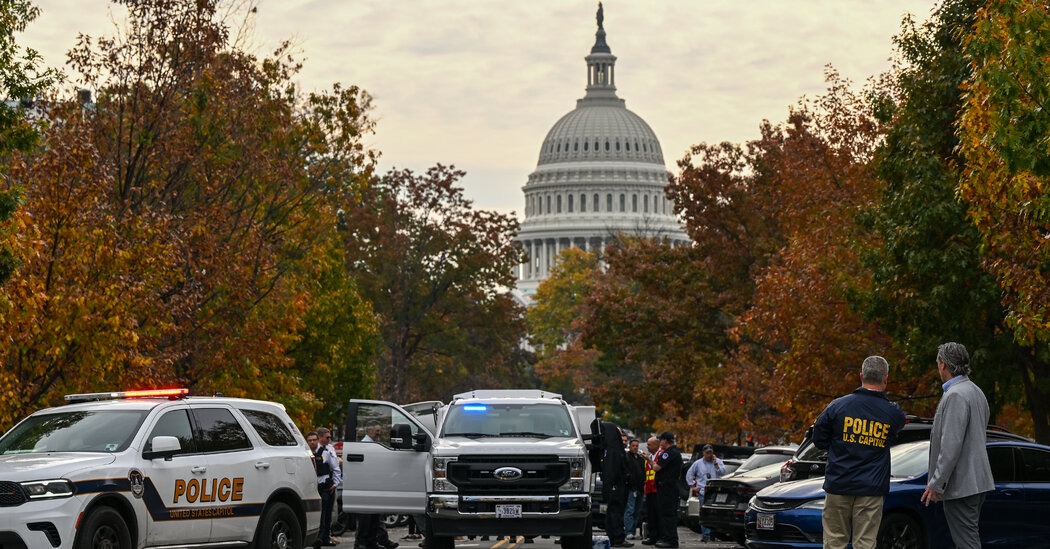 Police Arrest Man With Rifle Near the Capitol