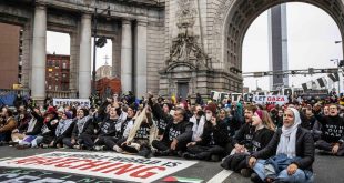 Pro-Cease-fire Activists Shut Down Manhattan Bridge for Hours