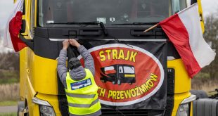 Thousands Wait at Ukraine Border After Polish Truckers Blockade It