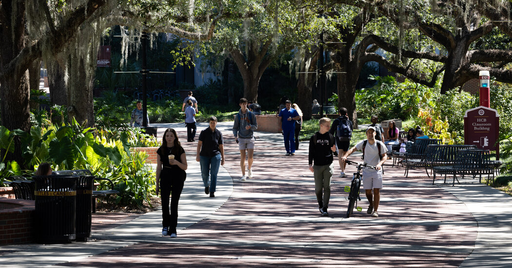 In Florida’s Hot Political Climate, Some Faculty Have Had Enough