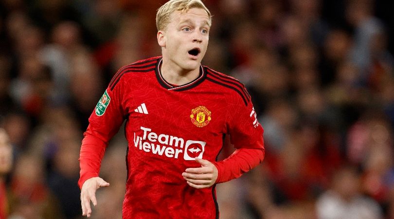 Donny van de Beek in action for Manchester United against Crystal Palace in the Carabao Cup in September 2023.