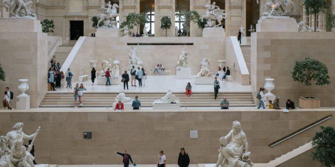 You’ll Pay More to See the Mona Lisa: The Louvre Is Raising Its Admission Price