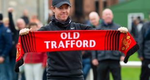 Manchester United fan Rory McIlroy poses with a scarf during a preview day ahead of the 2019 Alfred Dunhill links Championship, at the Old Course, on September 25, 2019, in St Andrews, Scotland