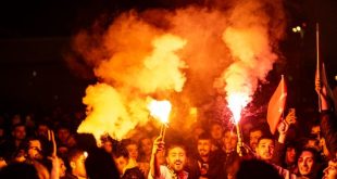 Turkish fans await the arrival of Fenerbahce at the airport in Istanbul after their team