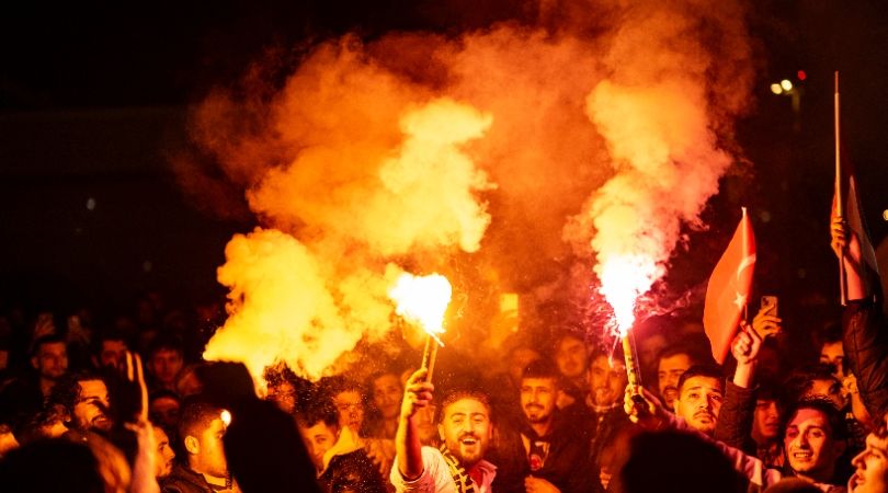Turkish fans await the arrival of Fenerbahce at the airport in Istanbul after their team