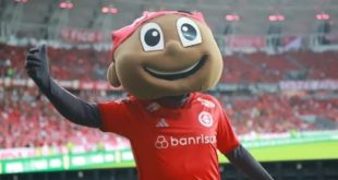 Football mascot is accused of s3xual harassment by a female reporter, who claims the man inside