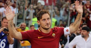 Francesco Totti waves to fans after his last Roma appearance, againt Genoa in May 2017.