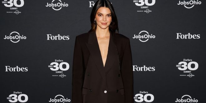 Roundup: Kendall Jenner, Devin Booker Hung Out; Ohio State Fires Chris Holtmann; 'Fantastic Four' Cast Announced