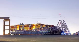 6 people missing after container ship rams into US bridge drowning people and cars (video)