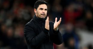 Arsenal manager Mikel Arteta applauds the fans after the team