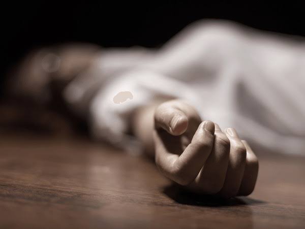 Housewife commits suicide in front of Police Station, leaves behind three children