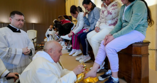 Pope breaks with tradition by washing feet of only women as he celebrates Holy Thursday Mass