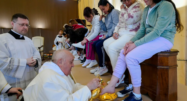 Pope breaks with tradition by washing feet of only women as he celebrates Holy Thursday Mass