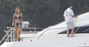 Singer Joe Jonas paddle boards with rumoured girlfriend Stormi Bree in Australia