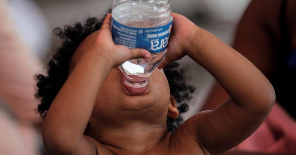 This is what drinking too much water does to your body