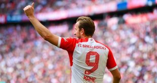 Harry Kane gestures during Bayern Munich
