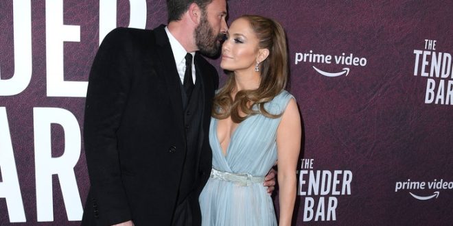 Jennifer Lopez shuts down reporter who asked a question over rumored marital crisis with Ben Affleck