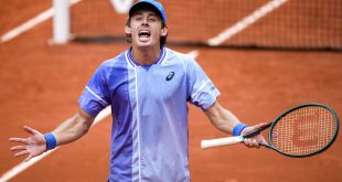 De Minaur upsets Medvedev to reach Roland-Garros quarters in 20-year Aussie first
