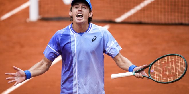 De Minaur upsets Medvedev to reach Roland-Garros quarters in 20-year Aussie first