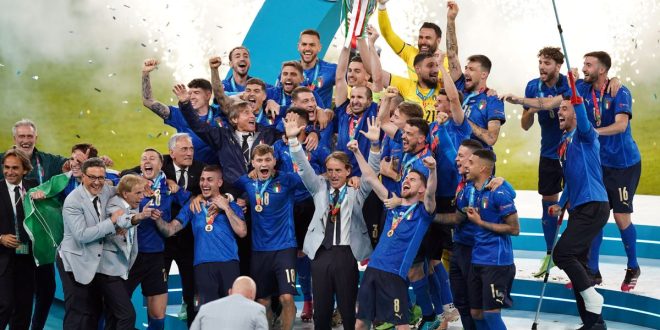 Giorgio Chiellini lifts the UEFA Euro 2020 Trophy