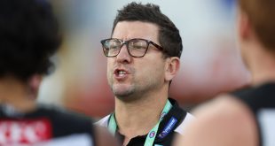 Hinkley hoping assistant stays put as Eagles circle